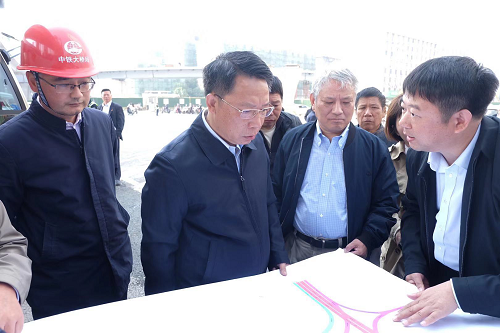 南昌市委副書(shū)記、市長(cháng)劉建洋視察洪都大道快速化改造工程