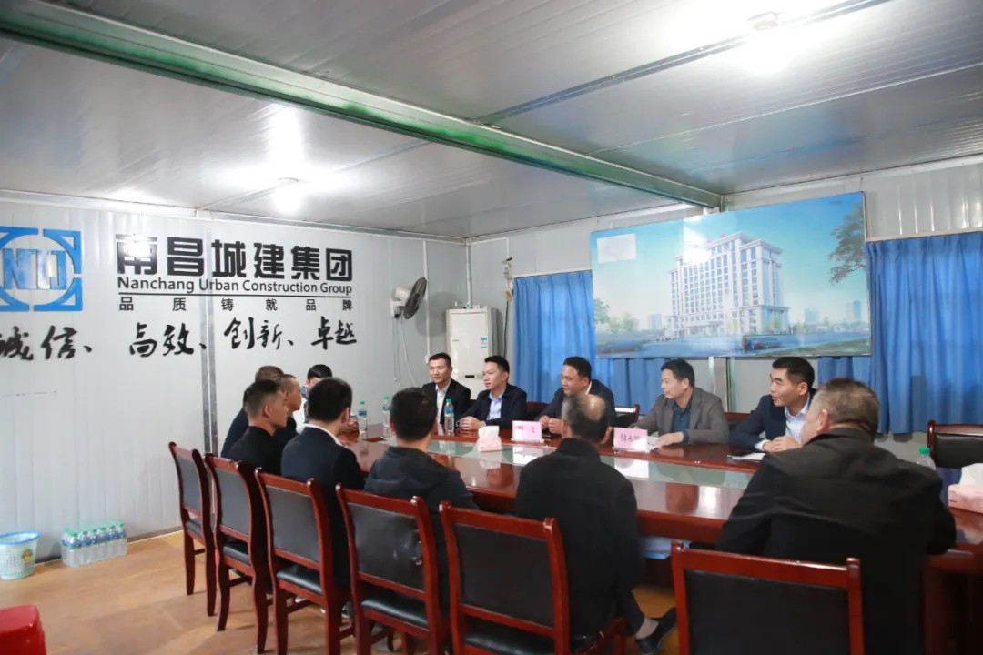 南昌城投集團人武部開(kāi)展傳承軍人精神，做集團建設發(fā)展的“排頭兵”座談會(huì )